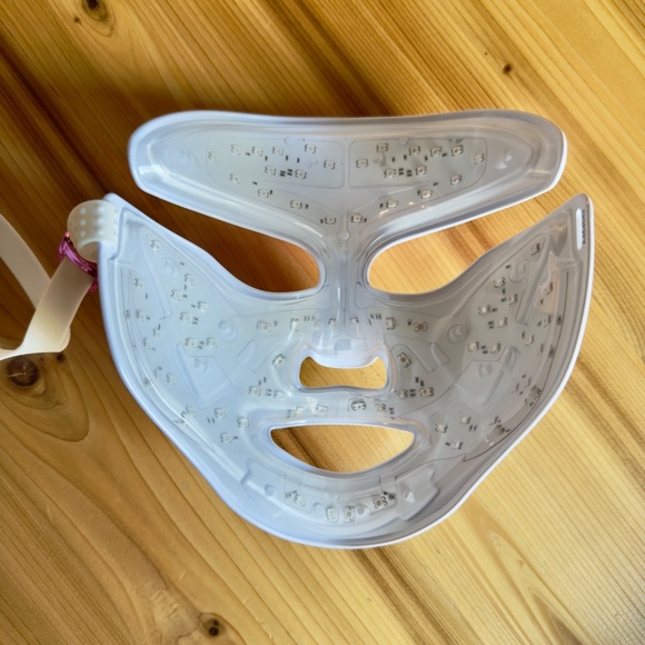 Dr. Dennis Gross DRx SpectraLite FaceWare Pro LED Mask | With Storage Bag - Picture 4 of 4